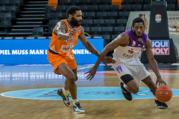 手与亚历山 手与亚历山