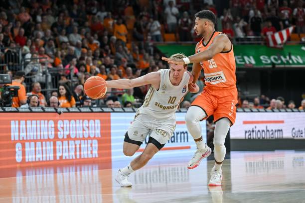 更是多年刻 更是多年刻