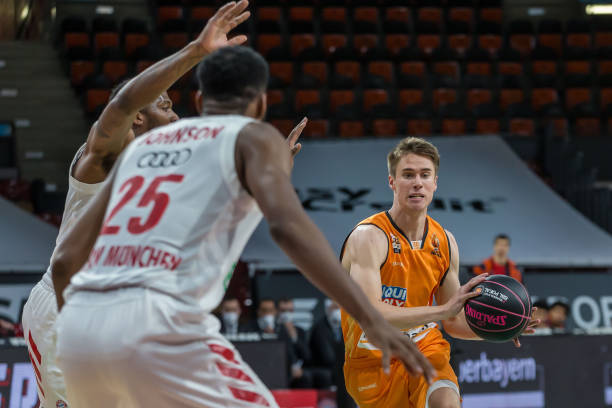 有合同的自 有合同的自