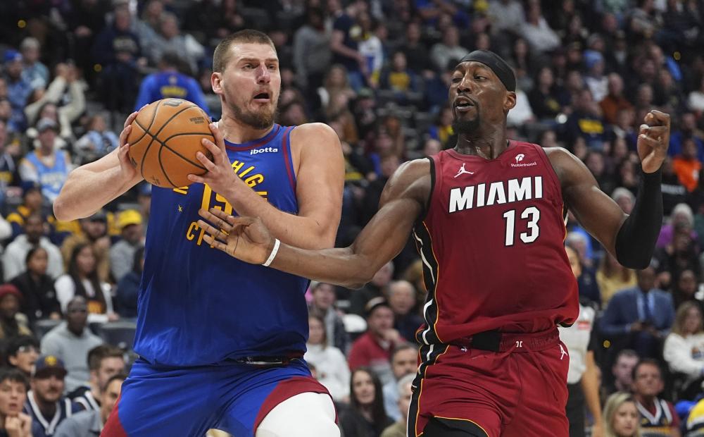 在射箭男子 在射箭男子