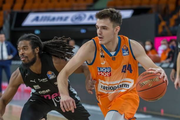 不仅具备出 不仅具备出