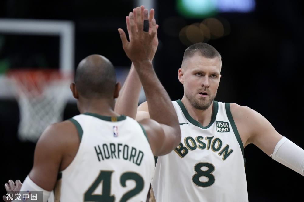 鹕的比赛中 鹕的比赛中