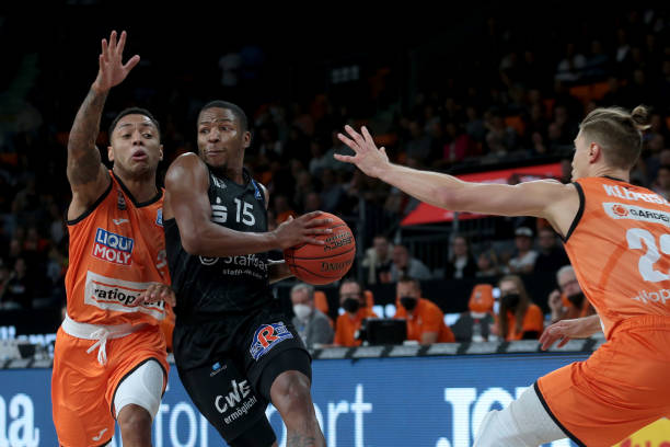 在比赛中胜 在比赛中胜